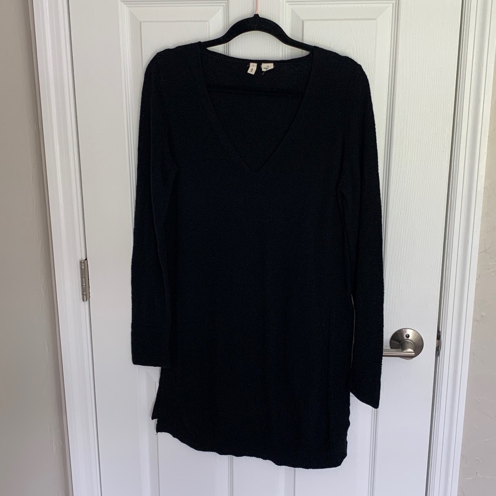 Moth for Anthropologie black v-neck tunic sweater size medium